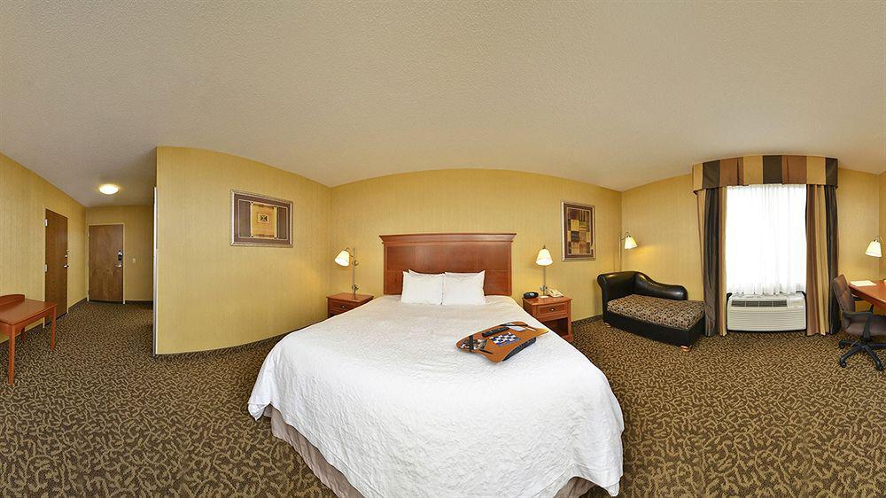 Hampton Inn Utica Exterior foto