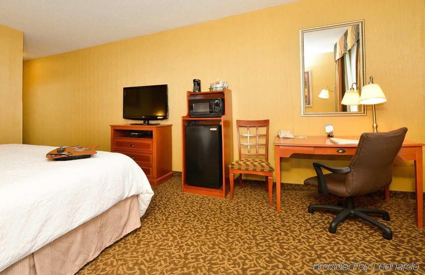 Hampton Inn Utica Exterior foto